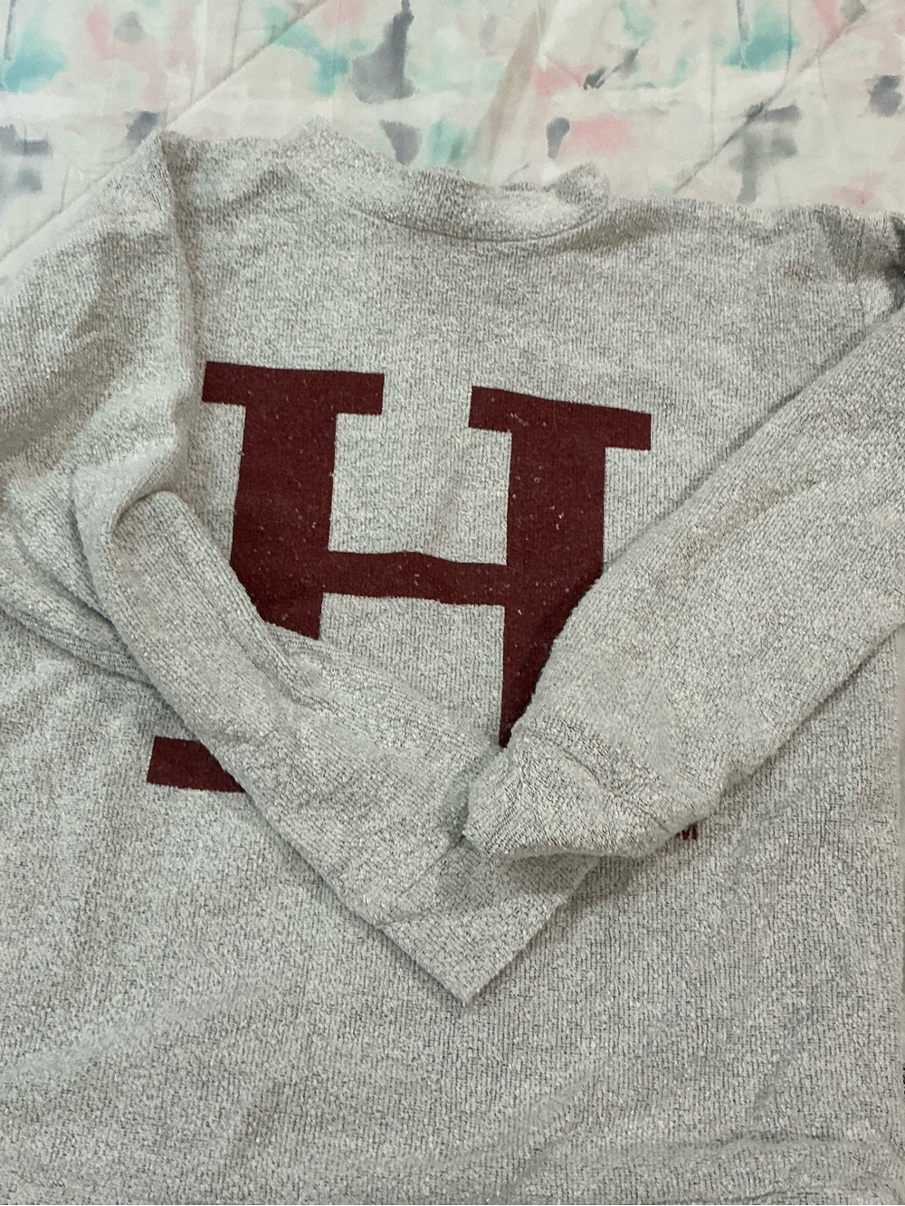Gray Men's Crewneck Sweater with Burgundy 'H' Graphic